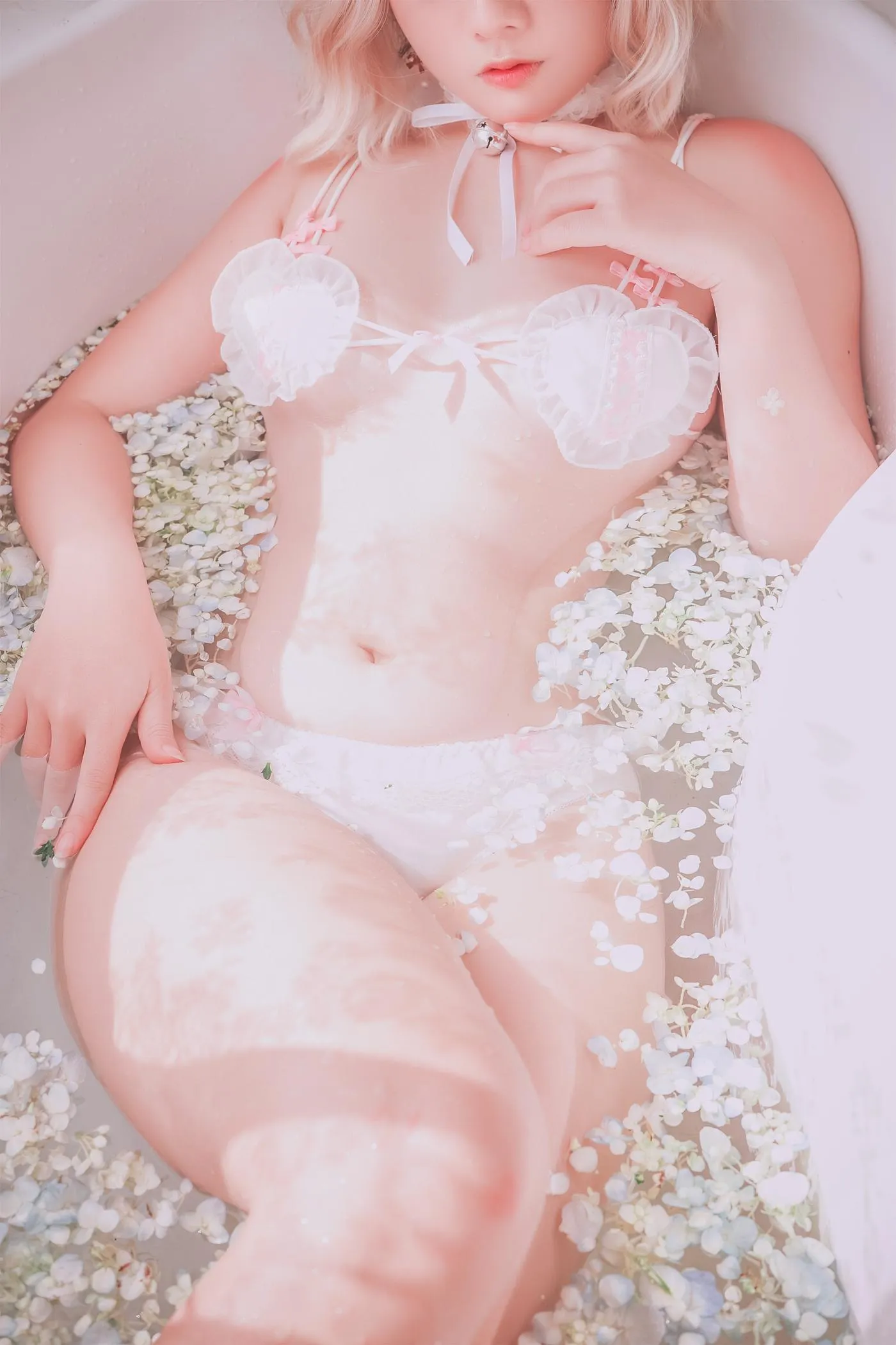 Messie Huang – NO.13 Pure Bath [26P]插图4